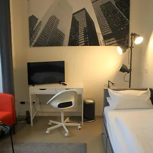 Apartment 2 / Ein - Zweipersonen, City Airport Mannheim